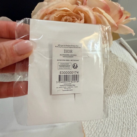 Dior Backstage Black Hair Clips - Picture 3 of 4